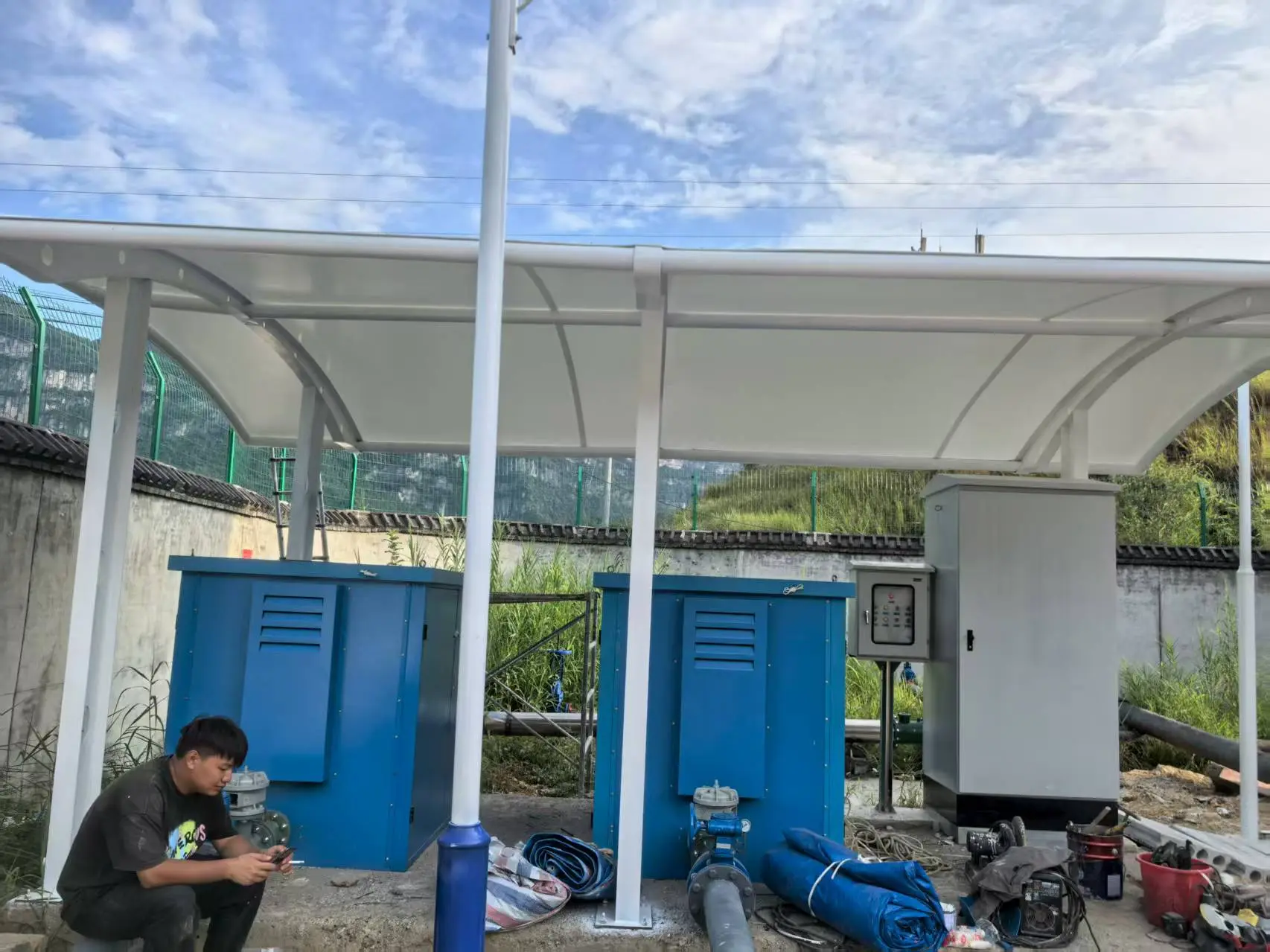 贵州花溪膜结构棚怎么选？多雨高湿山区，避开低价铁皮棚与劣质膜材坑